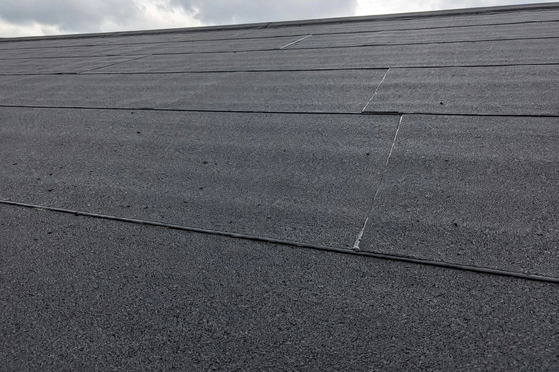Torch-on flat roof membrane