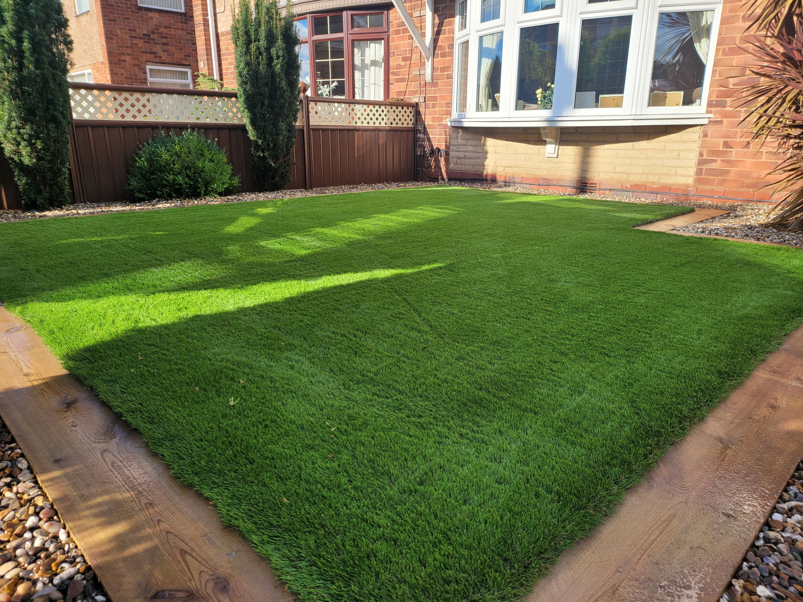 Low-maintenance garden with fencing