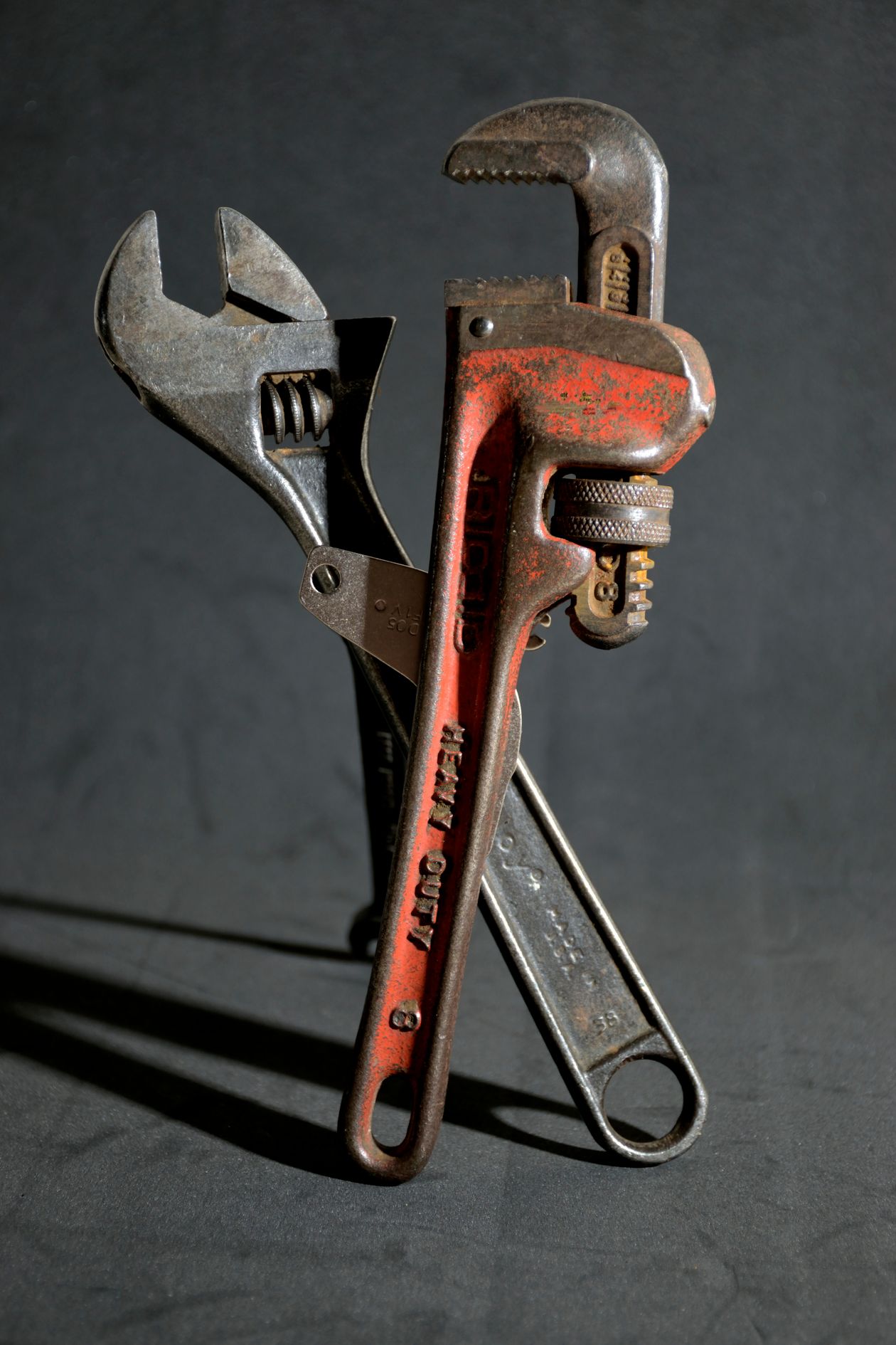 Pipe wrenches
