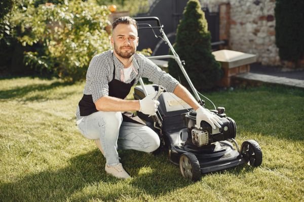 Freshly mowed lawn with crisp edging in a Miami garden