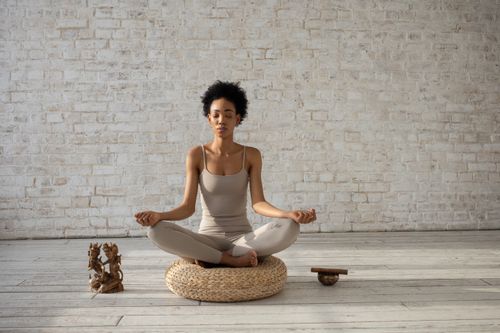 Sample photo: yoga studio room, illustrative image