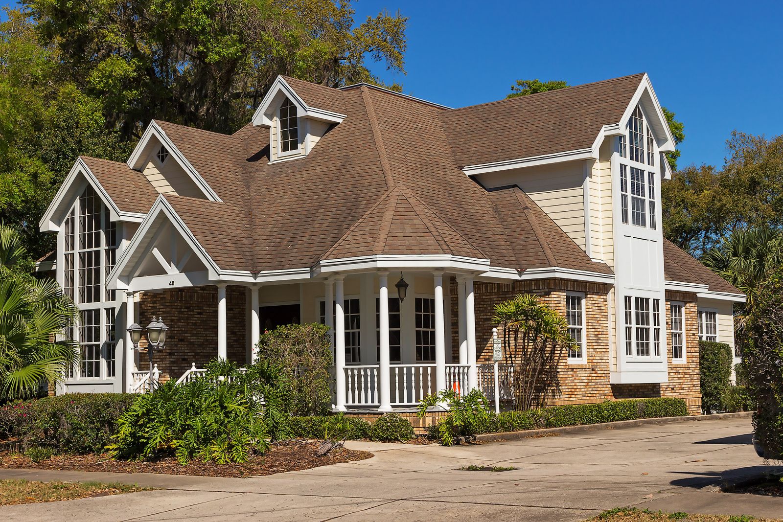 House with a finished shingle roof