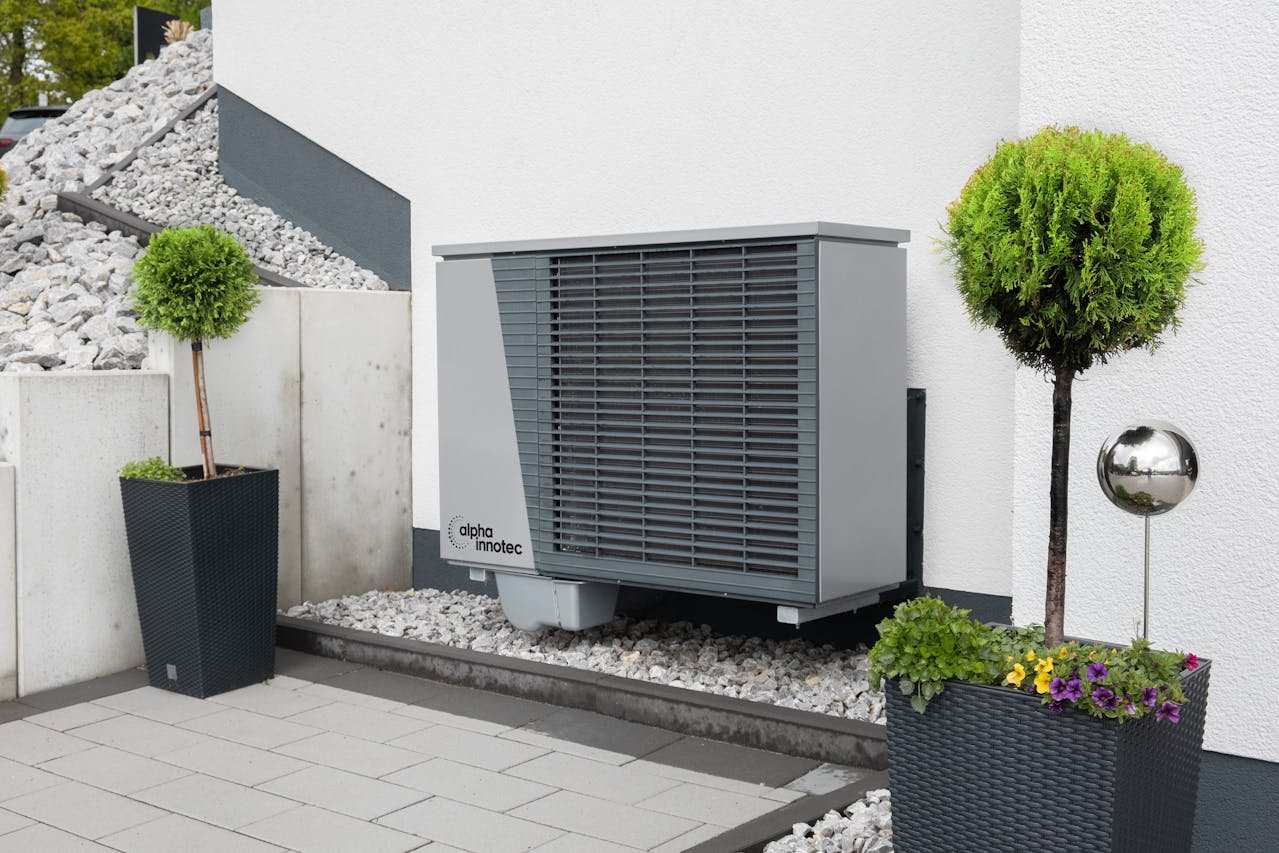 Outdoor heat pump unit