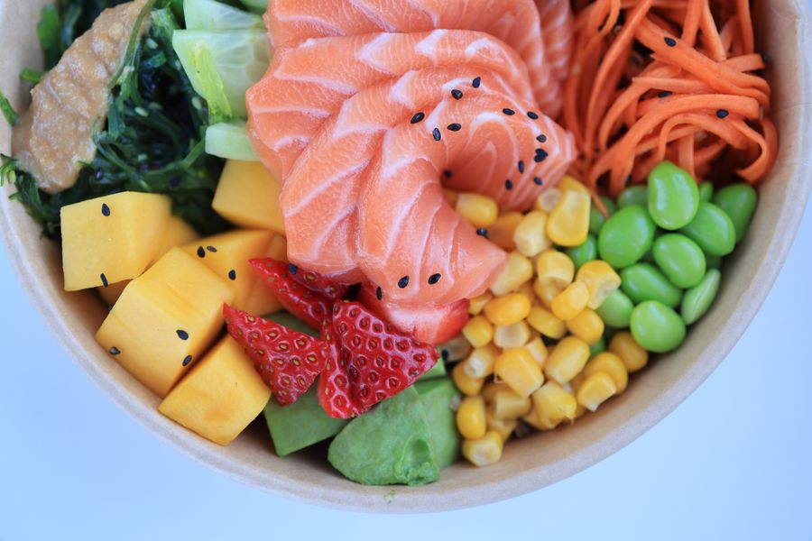 A colorful poke bowl
